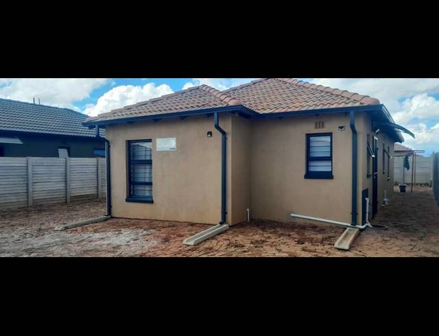 3 BEDROOM HOUSE FOR SALE IN PROTEA GLEN